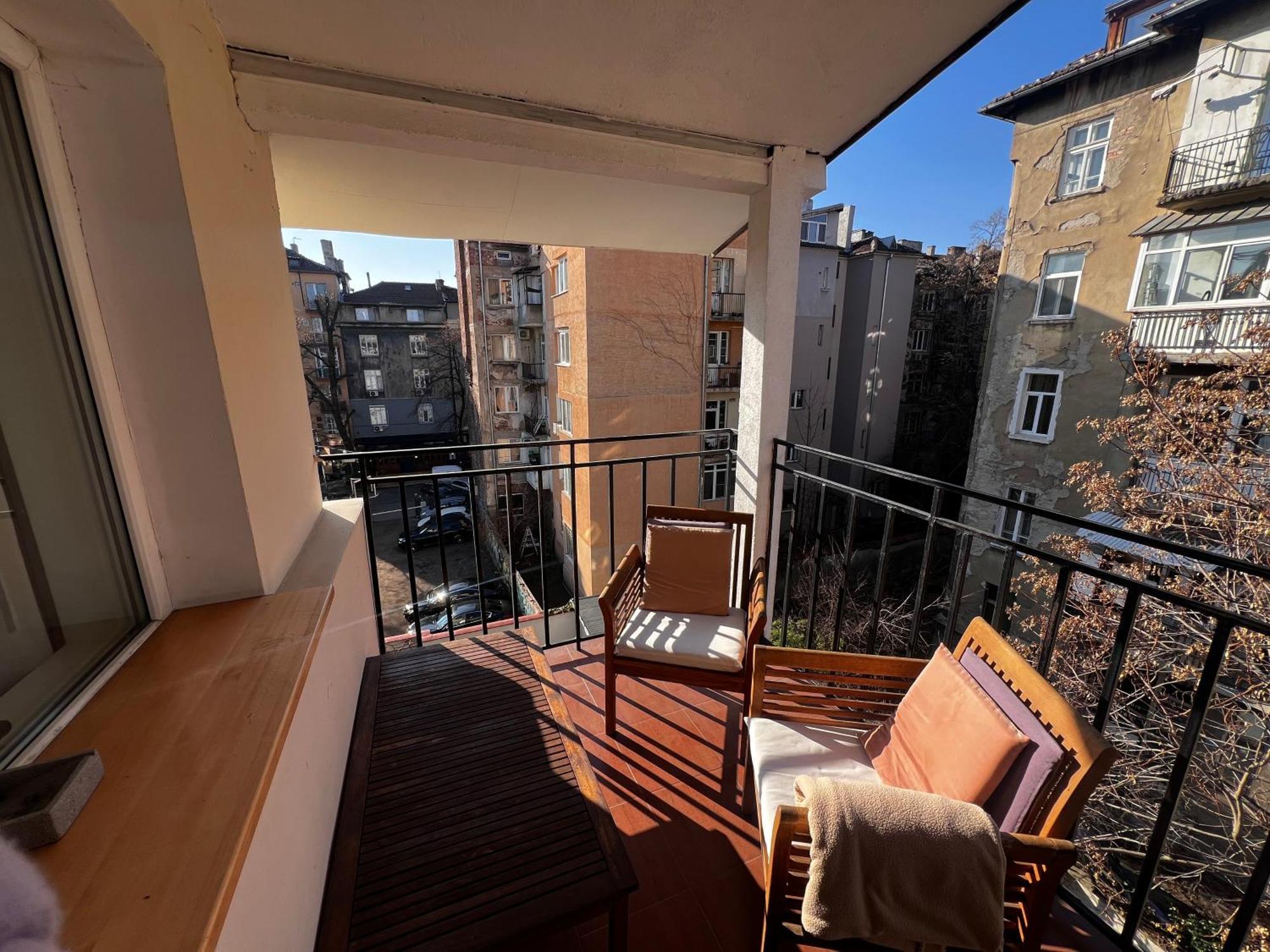 The Yellow House In Apartament *