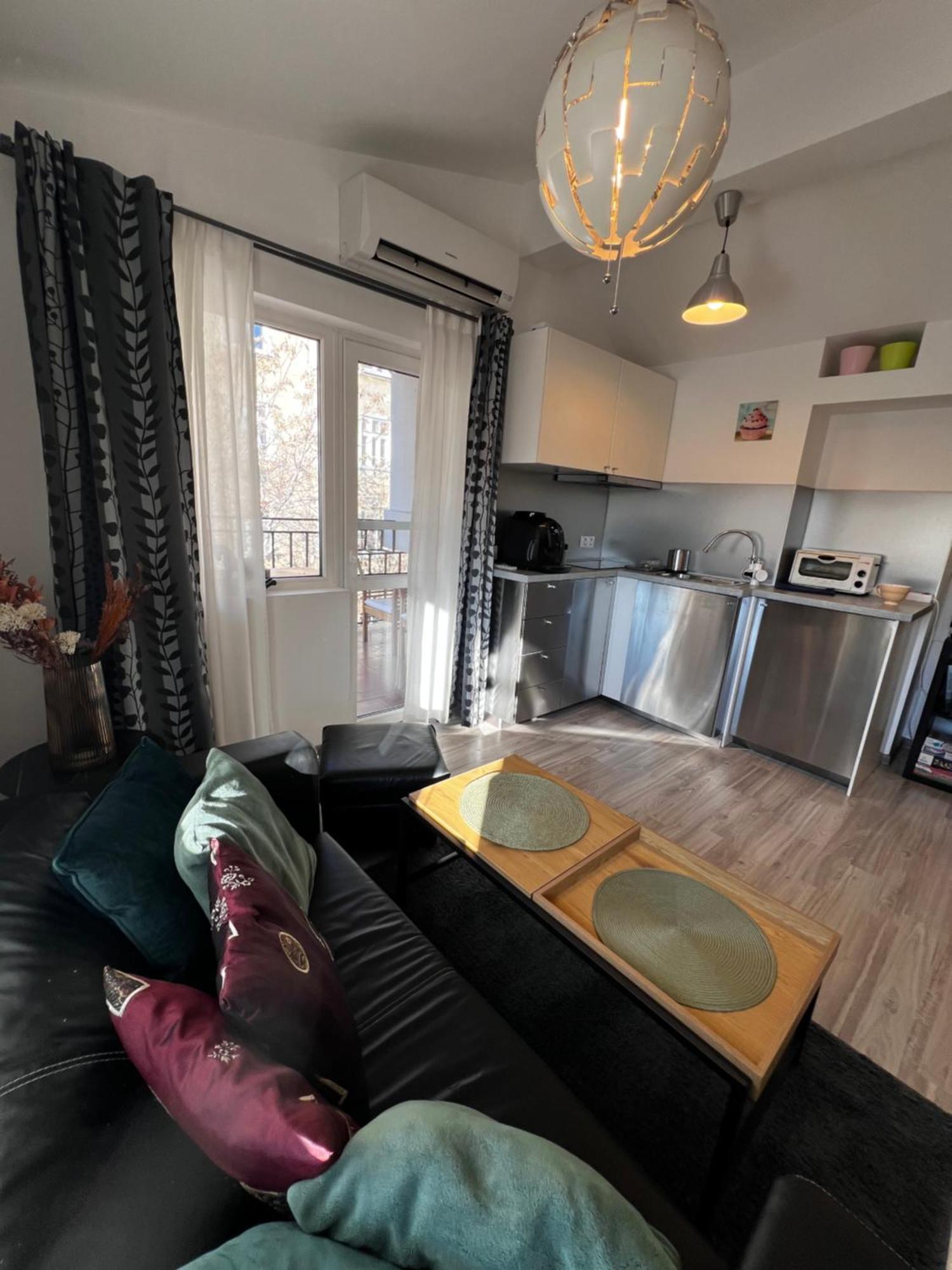 The Yellow House In Apartament
